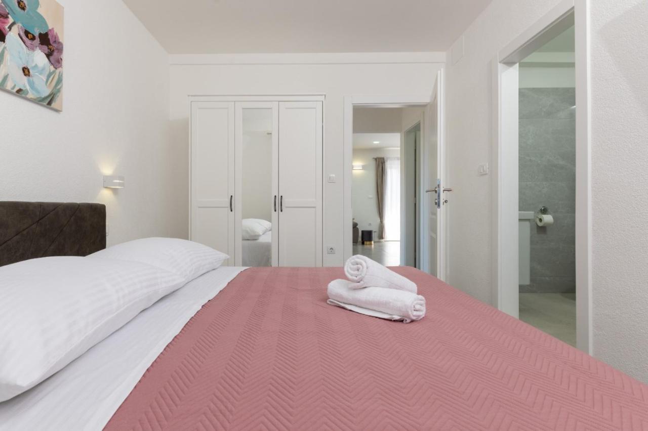 Apartment Vuletin Kaštela Eksteriør billede