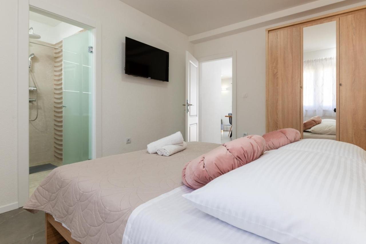 Apartment Vuletin Kaštela Eksteriør billede